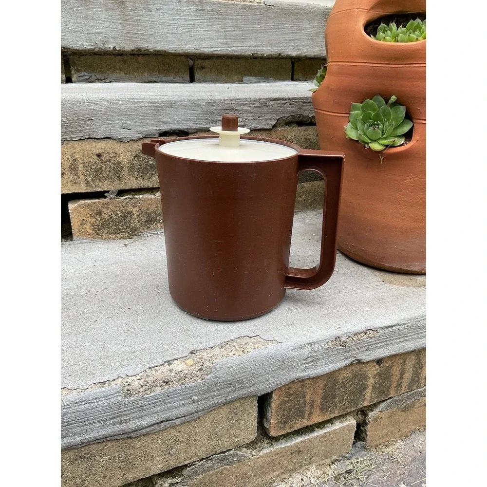 Vintage Tupperware Short Pitcher  1575-6 Push Button Lid Retro Brown